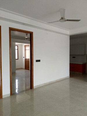 Room in 3 BHK Apartment at Oasis Apartments, Sector 55 – for Rent
