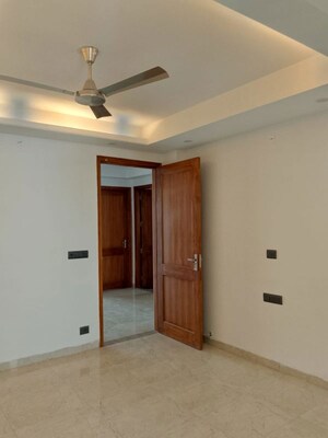 Room in 3 BHK Apartment at Oasis Apartments, Sector 55 – for Rent