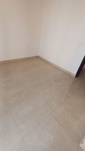 Room in 2 BHK Apartment at Signature Global Aspire, Sector 95 – for Sale