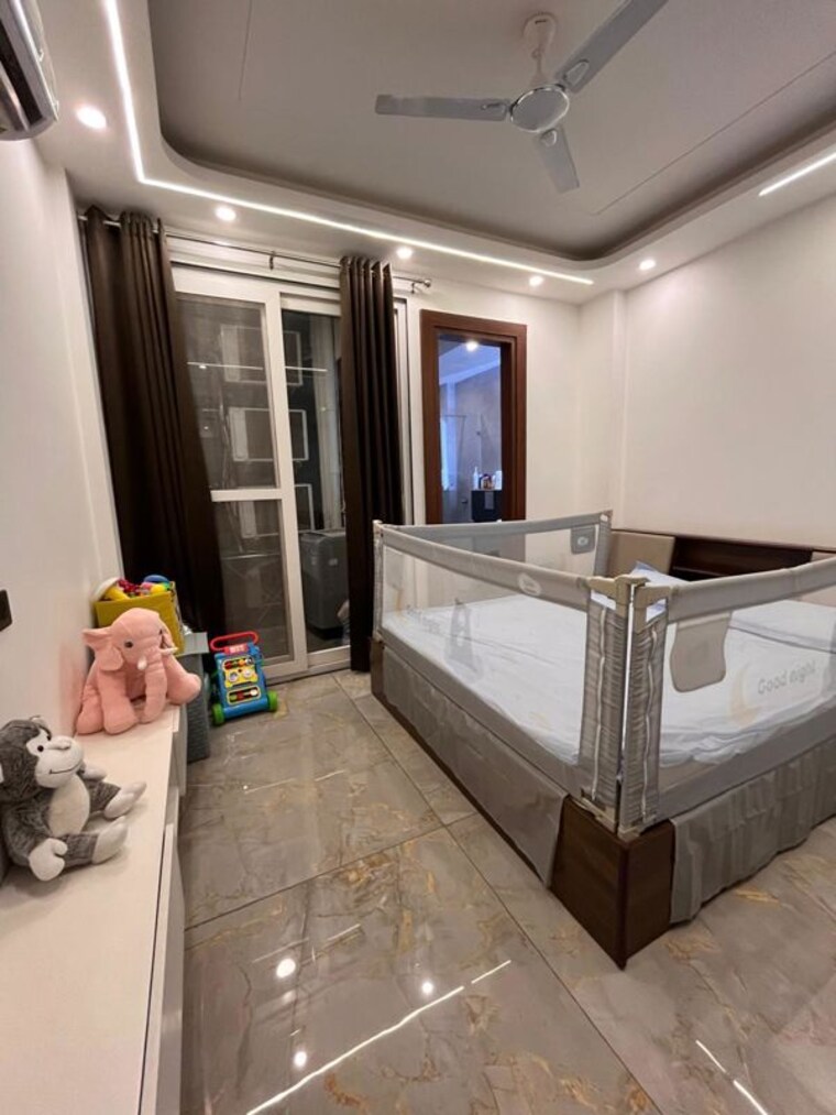 Room, emaar-mgf-emerald-hills 2 Bedroom 1300 Sq.Ft. Apartment In Sector 65 Gurgaon 9735288