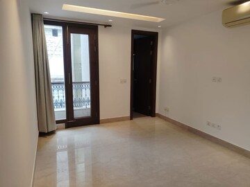 Room in 4 BHK Apartment at Vasant Vihar – for Rent
