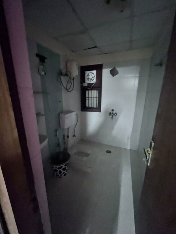 Bathroom, rps-savana 3 Bedroom 1416 Sq.Ft. Apartment In Sector 88 Faridabad 9741490