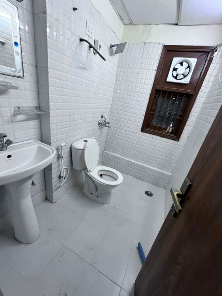 Bathroom, rps-savana 3 Bedroom 1416 Sq.Ft. Apartment In Sector 88 Faridabad 9741490