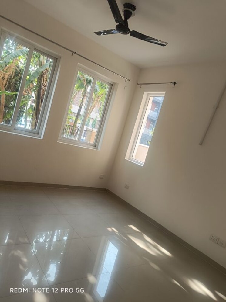 Room, emaar-mgf-emerald-hills 2.5 Bedroom 214 Sq.Yd. Apartment In Sector 65 Gurgaon 9735109