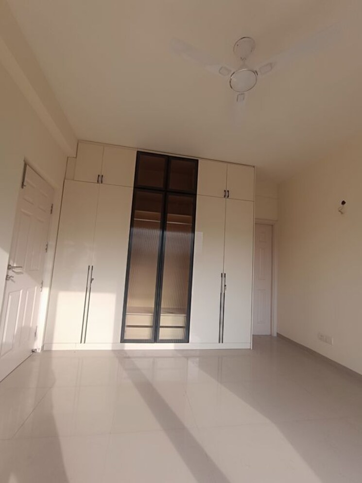 Room, emaar-mgf-emerald-hills 4 Bedroom 350 Sq.Yd. Apartment In Sector 65 Gurgaon 9735031