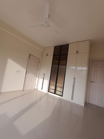 Bathroom in 4 BHK Apartment at Emaar MGF Emerald Hills, Sector 65 – for Rent