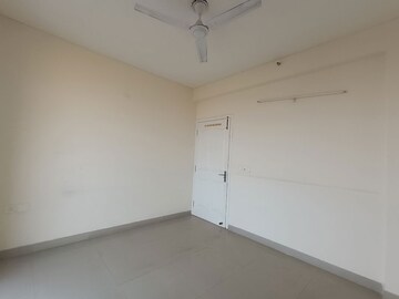 Room in 3.5 BHK Apartment at BPTP Park Prime, Sector 66 – for Rent