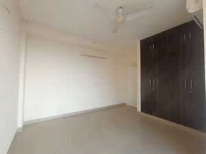 Room in 3.5 BHK Apartment at BPTP Park Prime, Sector 66 – for Rent