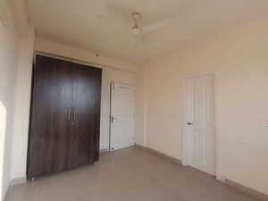 Room in 2.5 BHK Apartment at BPTP Park Prime, Sector 66 – for Rent