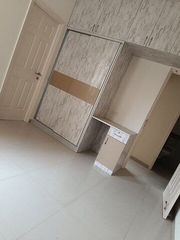 Room in 3 BHK Apartment at Emaar MGF Emerald Hills, Sector 65 – for Rent