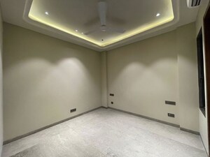 Room in 4 BHK Apartment at Safdarjung Enclave – for Rent