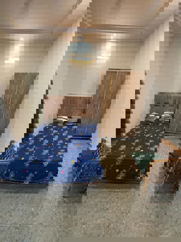 1 RkBuilder Floor For Rent in DLF City Phase III