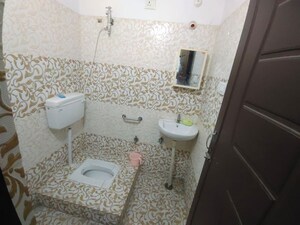 Bathroom in 6+ BHK Builder Floor at Mehdipatnam – for Sale