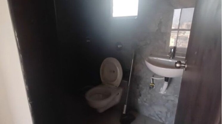 Bathroom, swastik-park 1.5 Bedroom 780 Sq.Ft. Apartment In Chembur Mumbai 9741640