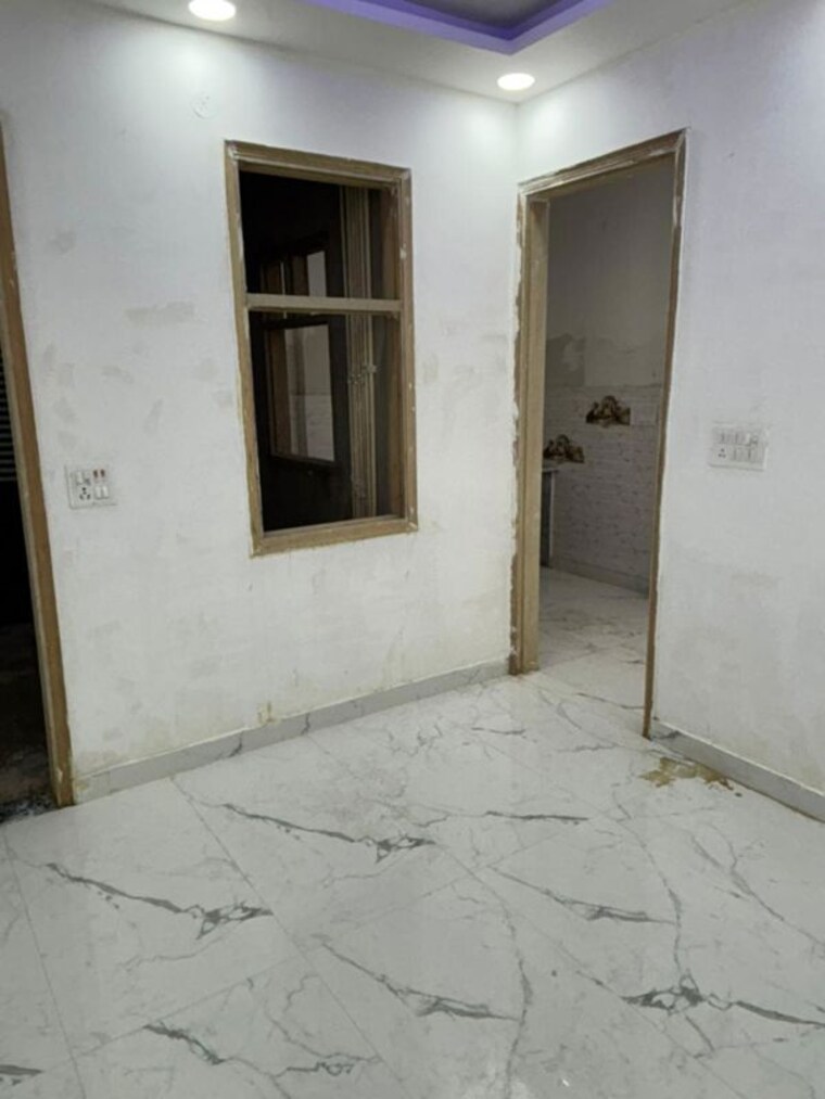 Room, burari 2.5 Bedroom 81 Sq.Yd. Builder Floor In Burari Delhi 9741737
