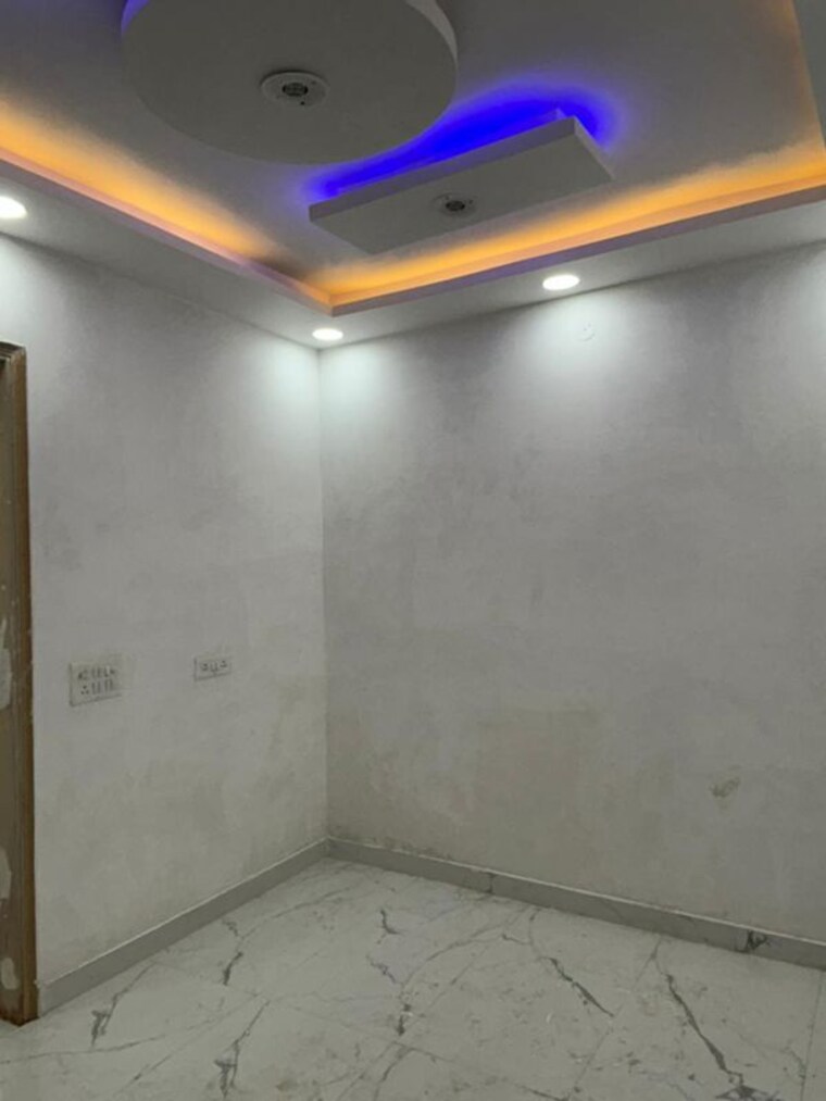 Room, burari 2.5 Bedroom 81 Sq.Yd. Builder Floor In Burari Delhi 9741737