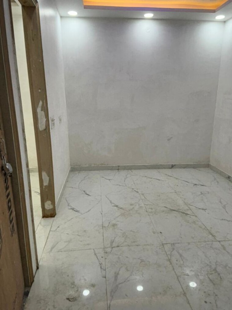 Room, burari 2.5 Bedroom 81 Sq.Yd. Builder Floor In Burari Delhi 9741737