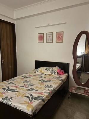 Room in  Pg at Vineet Khand – for Rent