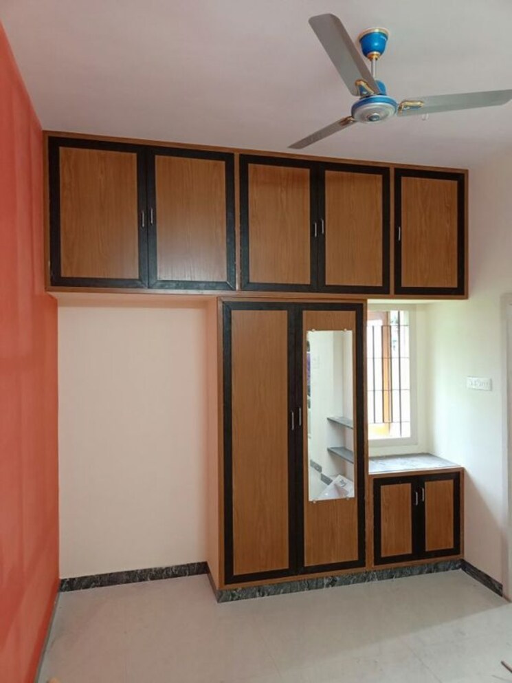 Room, vineet khand Pg For Girls In Vineet Khand 9741769