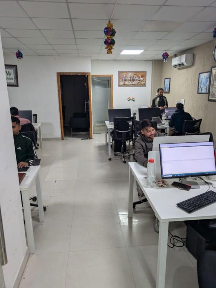 Team Area, sector 63 Commercial Office Space in IT/SEZ 1500 Sq.Ft. In Sector 63 Noida 9741911