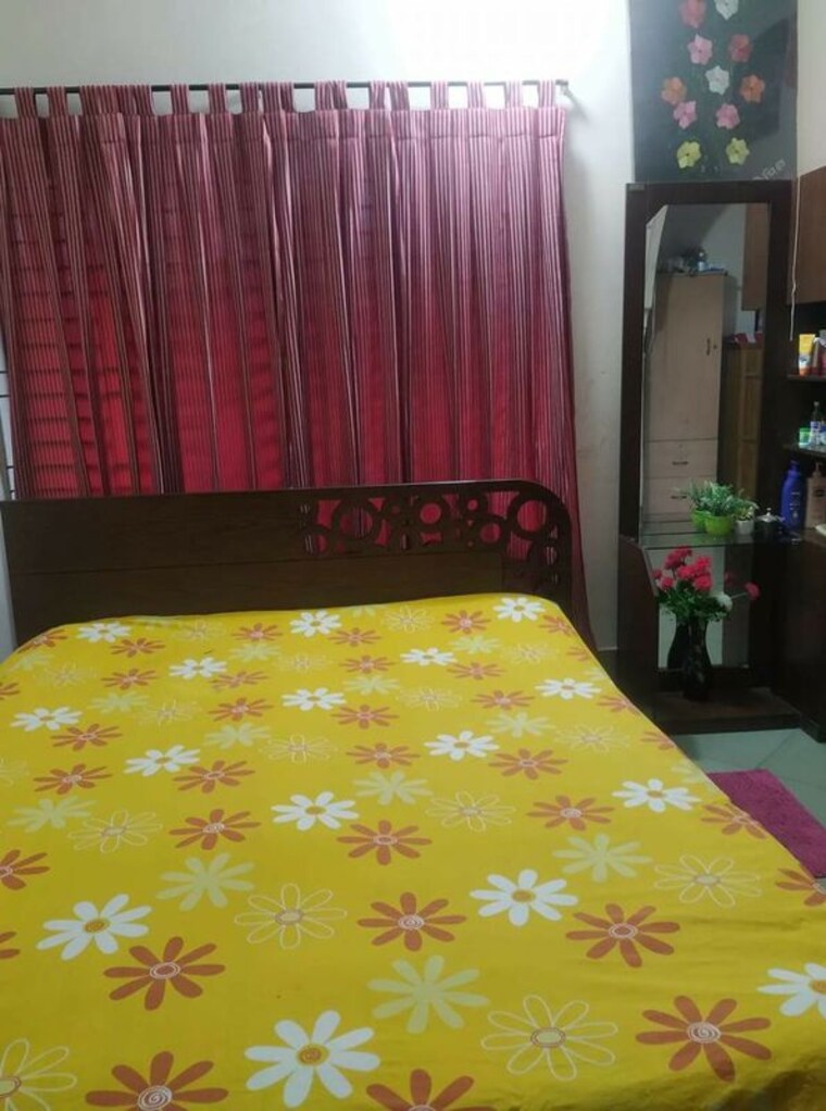 Room, vineet khand Pg For Girls In Vineet Khand 9741914