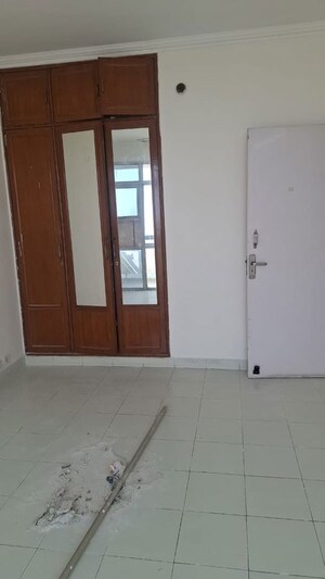 Room in 3 BHK Apartment at Ansal Sushant Estate, Sector 52 – for Rent