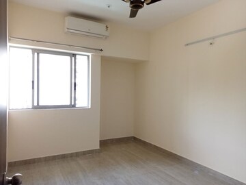 Room in 3 BHK Apartment at Lodha Luxuria Priva, Majiwada – for Rent