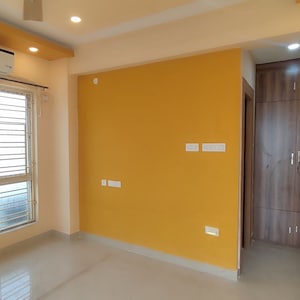 Room in 3 BHK Apartment at Bablatala – for Rent