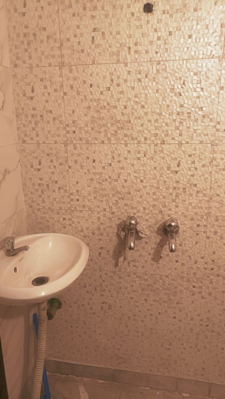 Bathroom, choma 1.5 Bedroom 710 Sq.Ft. Builder Floor In Choma Gurgaon 9741984