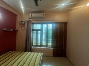 Bedroom in 3 BHK Builder Floor at Saurabh Niwas, Sector 40 – for Rent