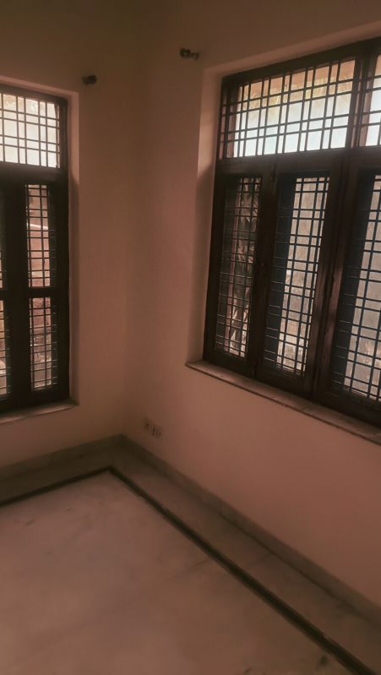 Room, choma 1.5 Bedroom 715 Sq.Ft. Builder Floor In Choma Gurgaon 9741987