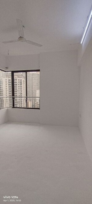 Room in 3 BHK Apartment at Lodha Luxuria, Majiwada – for Rent