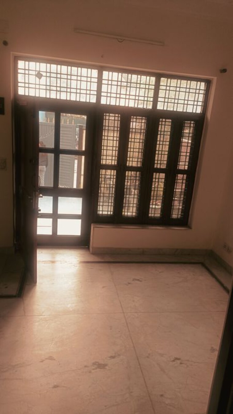 Room, choma 1.5 Bedroom 740 Sq.Ft. Builder Floor In Choma Gurgaon 9741999