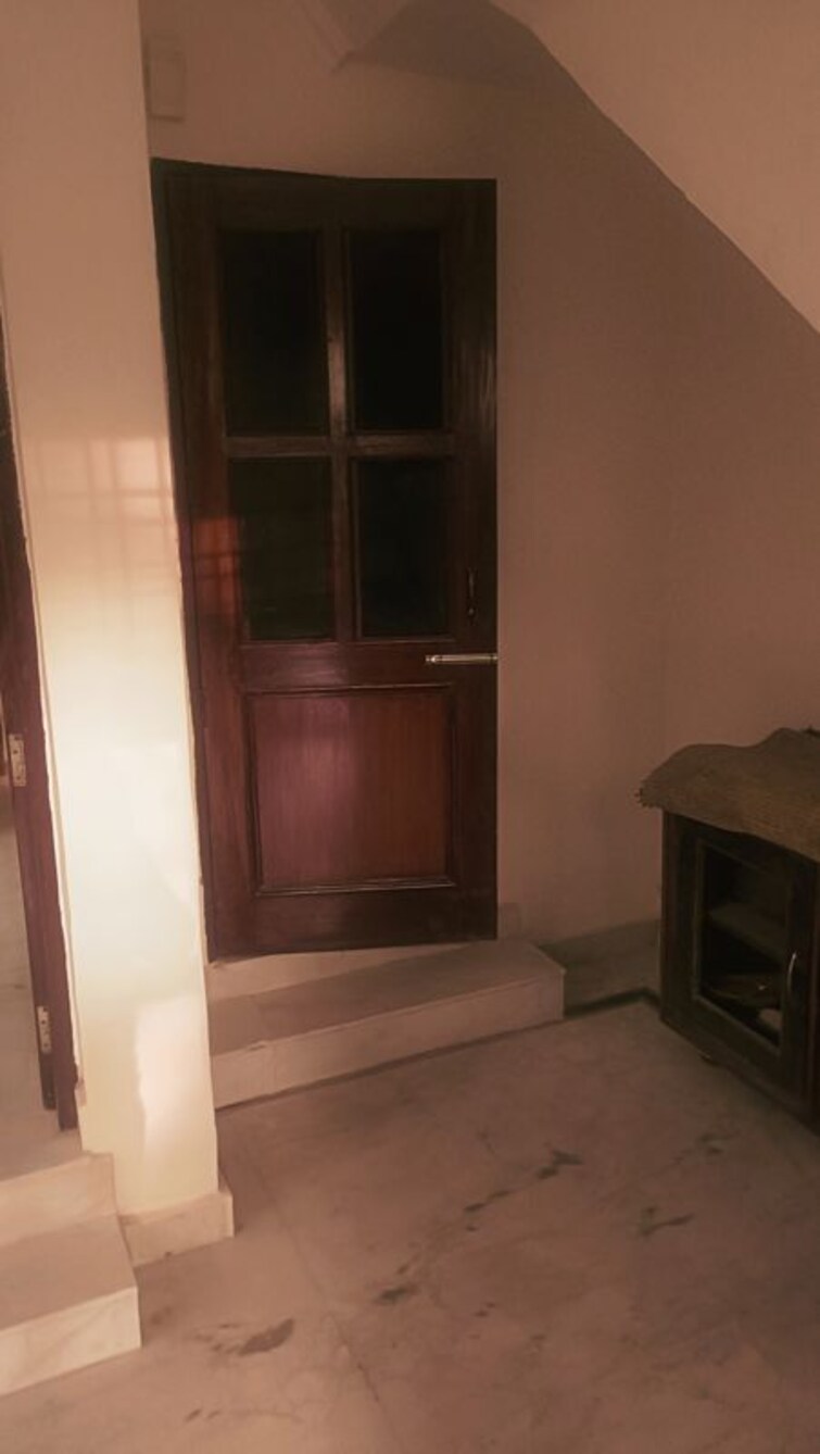 Room, choma 1.5 Bedroom 745 Sq.Ft. Builder Floor In Choma Gurgaon 9742001