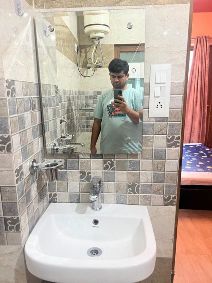 Bathroom, rwa-residential-society-sector-46 3 Bedroom 1600 Sq.Ft. Builder Floor In Sector 46 Gurgaon 9742011