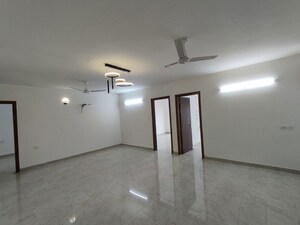 Room in 4 BHK Apartment at Uninav Utopia, Morti – for Rent