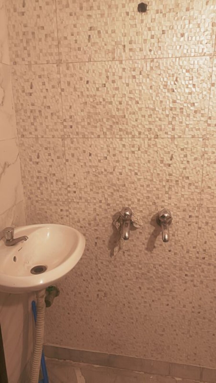 Bathroom, choma 1.5 Bedroom 810 Sq.Ft. Builder Floor In Choma Gurgaon 9742139