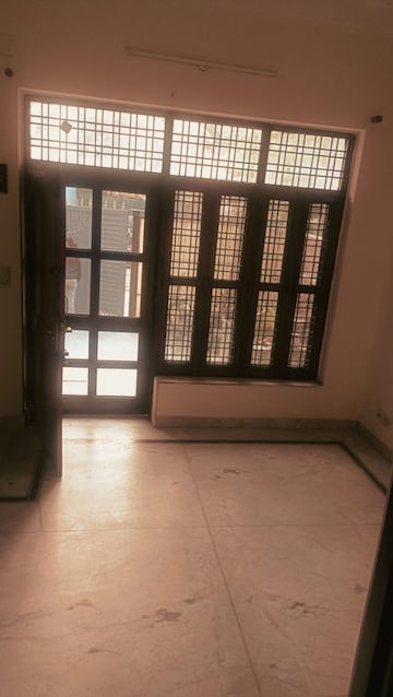 Room in 1.5 BHK Builder Floor at Choma – for Rent