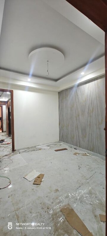 Room in 3 BHK Builder Floor at Sector 73 – for Sale