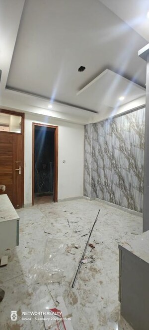 Room in 3 BHK Builder Floor at Sector 73 – for Sale