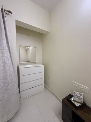 Room in 2 BHK Apartment at Rustomjee Urbania Azziano, Thane West – for Rent