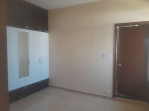 Room in 3 BHK Builder Floor at Nri Layout – for Rent