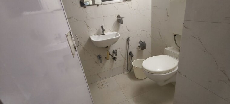Bathroom, oshiwara-mhada 2 Bedroom 1000 Sq.Ft. Apartment In Andheri West Mumbai 9742248