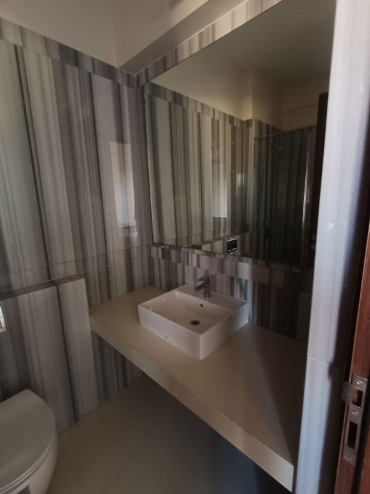 Bathroom, kalpataru-radiance 3 Bedroom 1017 Sq.Ft. Apartment In Goregaon West Mumbai 9742188