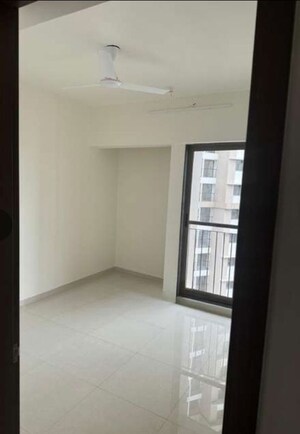 Room in 2 BHK Apartment at Runwal Eirene, Balkum Pada – for Rent
