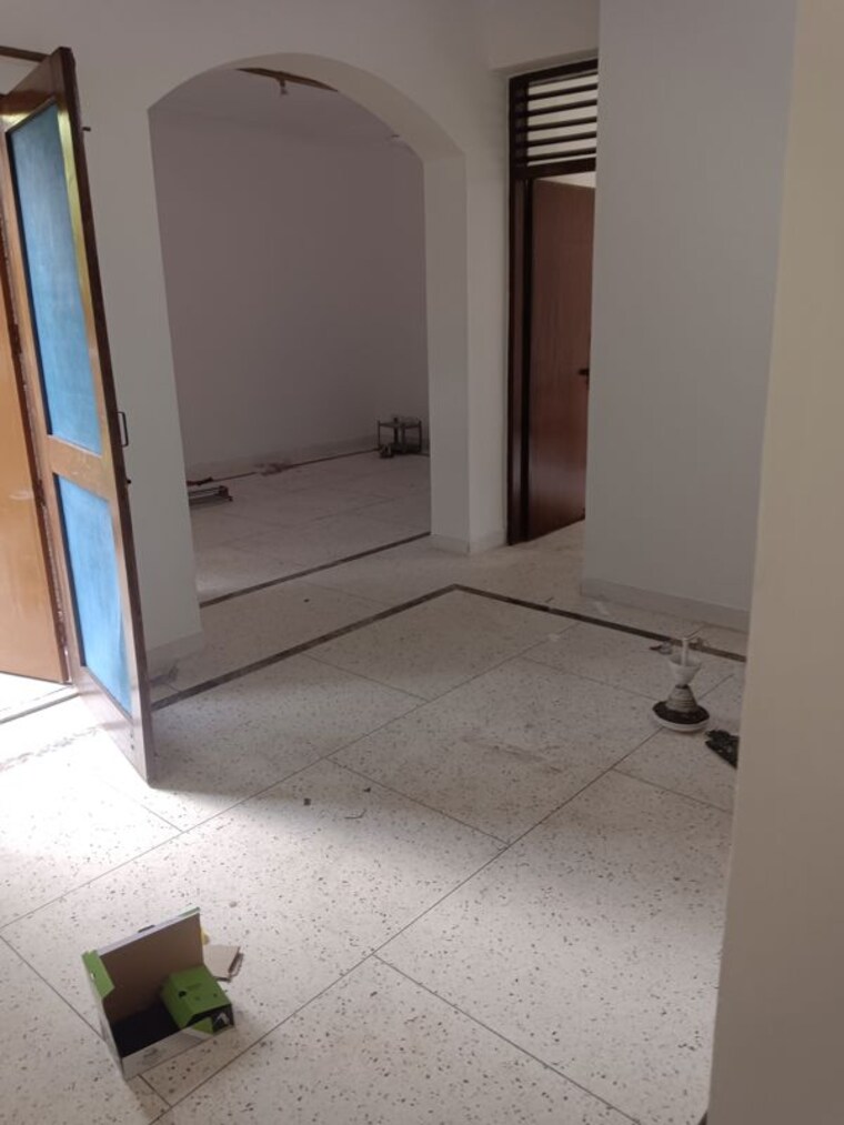 Room, khora 3.5 Bedroom 1650 Sq.Ft. Apartment In Khora Noida 9742359