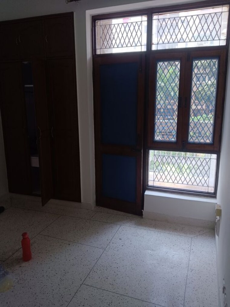 Room, khora 3.5 Bedroom 1650 Sq.Ft. Apartment In Khora Noida 9742359