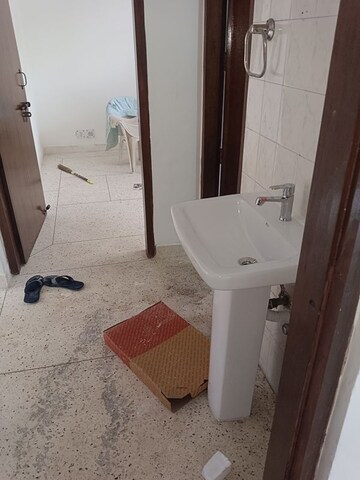 Bathroom in 3.5 BHK Apartment at Khora – for Rent