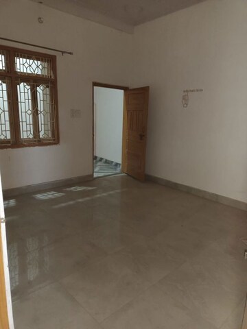 Room in 6 BHK Independent House at Nadesar – for Sale