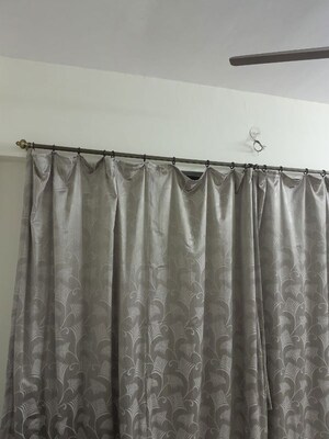 Bedroom in 2 BHK Apartment at Tulsi Building, Borivali East – for Rent